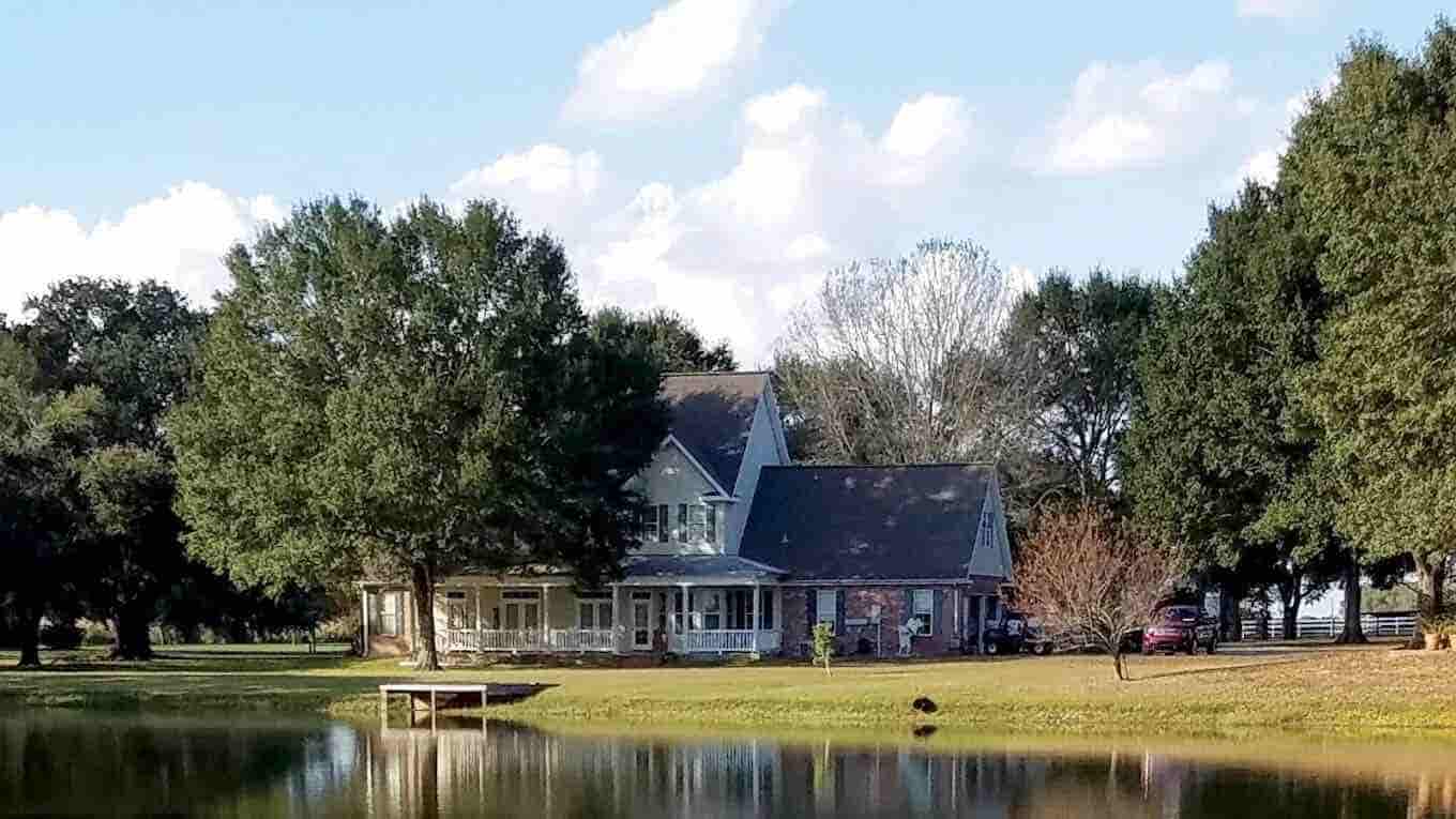 Whispering Oaks Lodge Featured Image