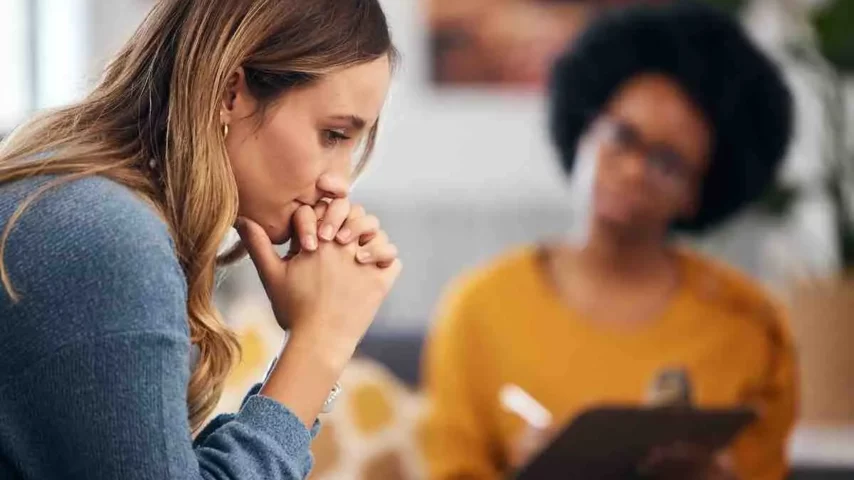 A female patient working closely with addiction specialists for her jornay pm rehab
